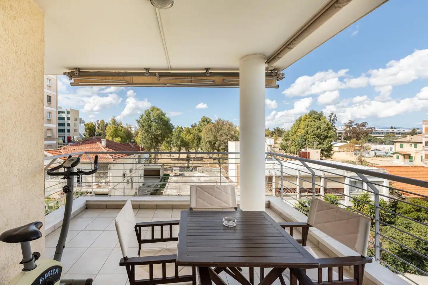 Warm Residence In The Heart Of The City Center - Balcony & View Nicosia Exterior photo